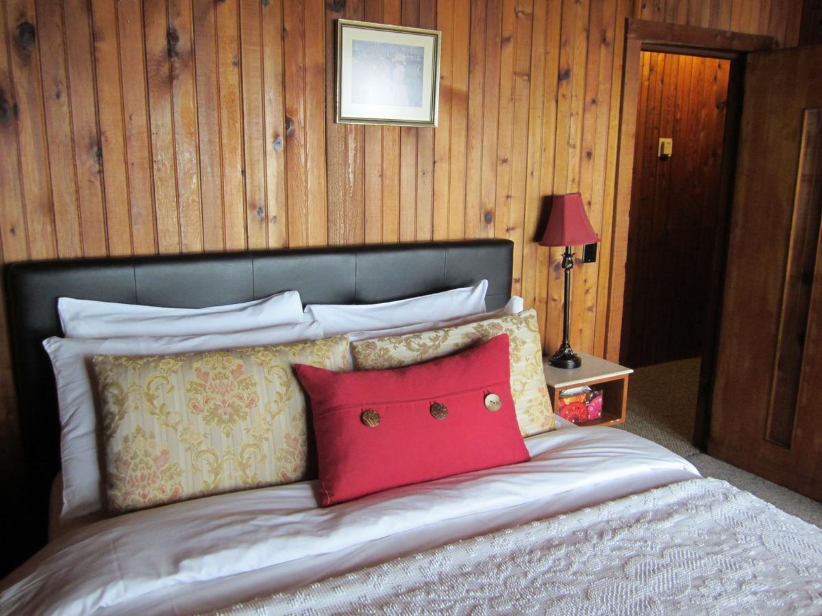The Surf Lodge And Pub Gabriola Eksteriør bilde
