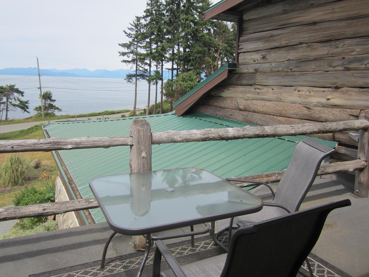 The Surf Lodge And Pub Gabriola Eksteriør bilde
