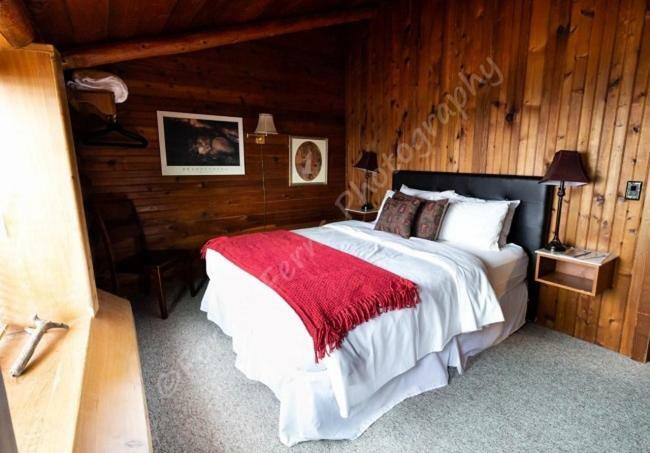 The Surf Lodge And Pub Gabriola Eksteriør bilde